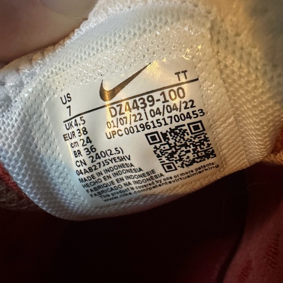 Nike Women’s Air Max 270 size 7 - Picture 6 of 6